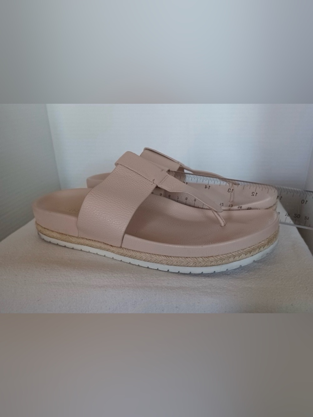 Vince Avani Platform Leather Thong Sandals, Blush - 9M (EUC)